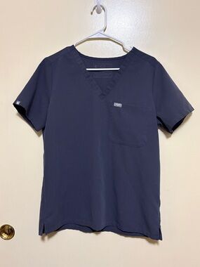 Figs Men’s Navy V-Neck Scrub Top - Solid Navy